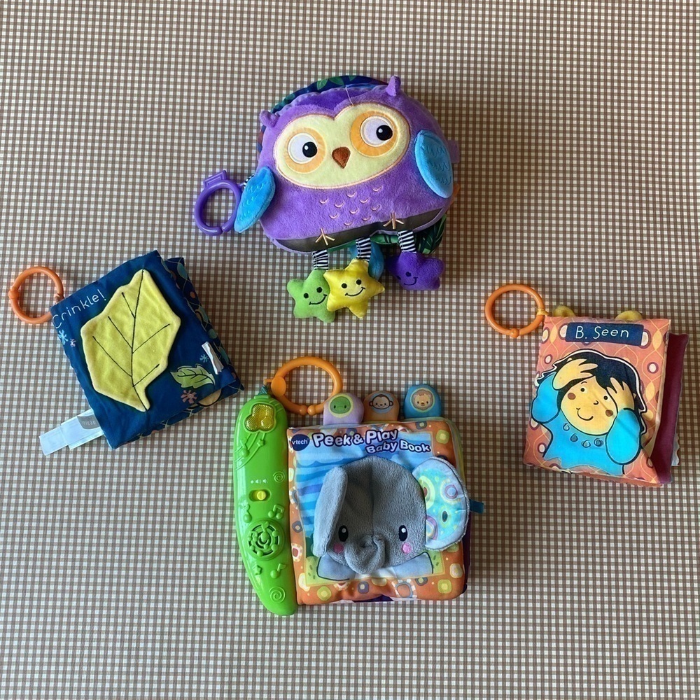 Bundle of‎ 4 baby soft books.